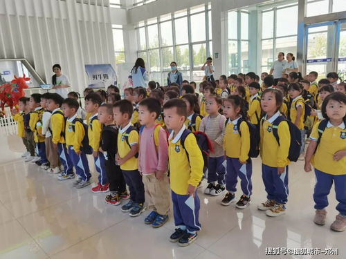 社会实践课程,三之三学苑幼儿园走进花花牛工厂,让孩子玩有所学,学有所记 小朋友们