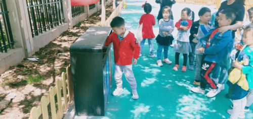 四色分类 走进幼儿园,文明环保从娃娃抓起
